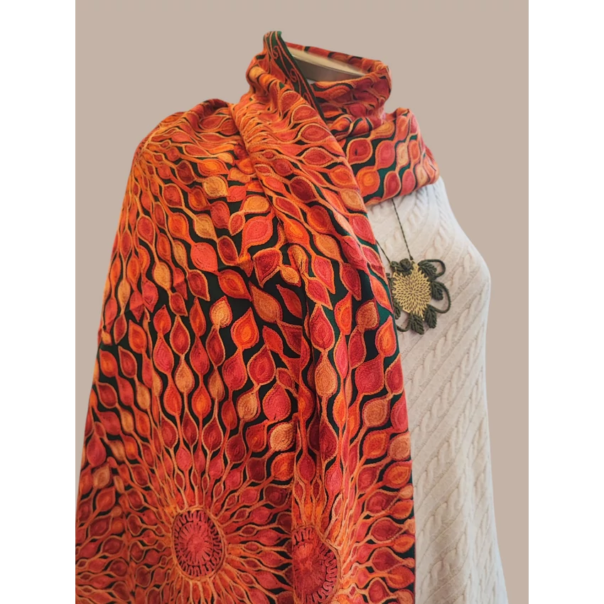 Indiai stóla - mélyzöld alapon gazdagon hímzett mandalás