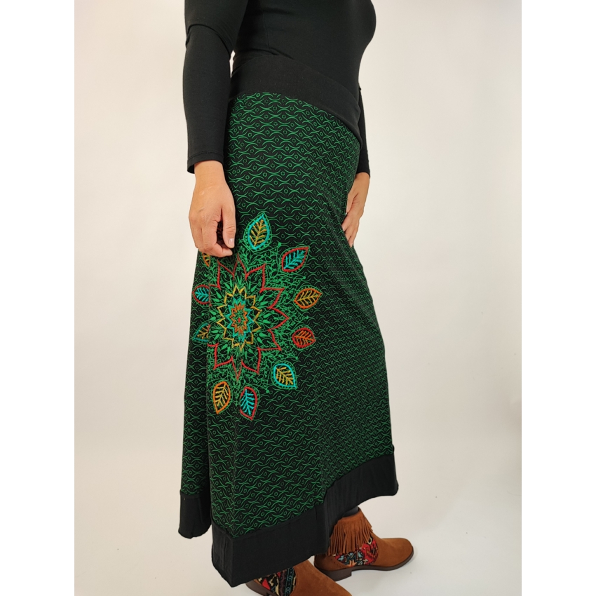 A vonalú, nepáli  maxi szoknya - oldalt nagy mandalás, zöld  mintákkal